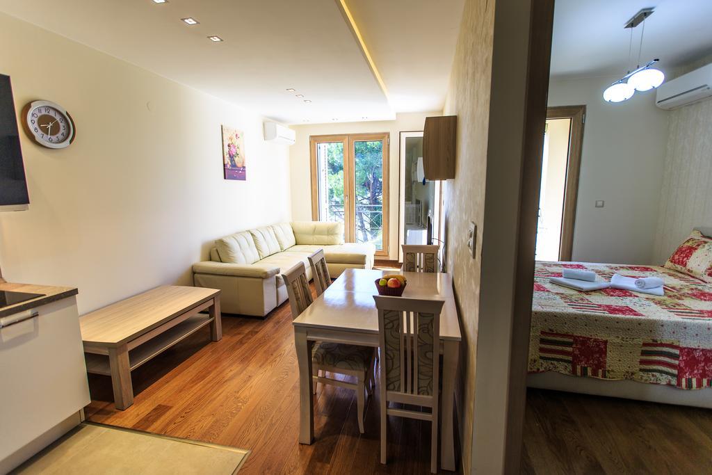 De Lux Apartments Petrovac Екстериор снимка
