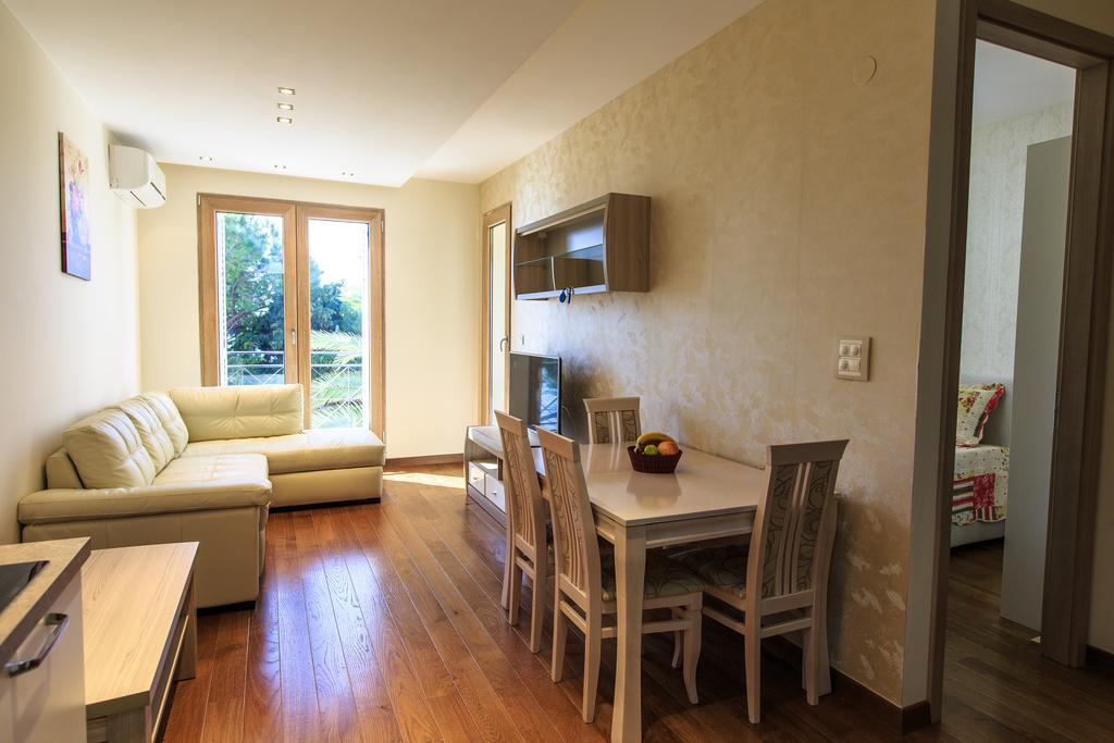 De Lux Apartments Petrovac Екстериор снимка