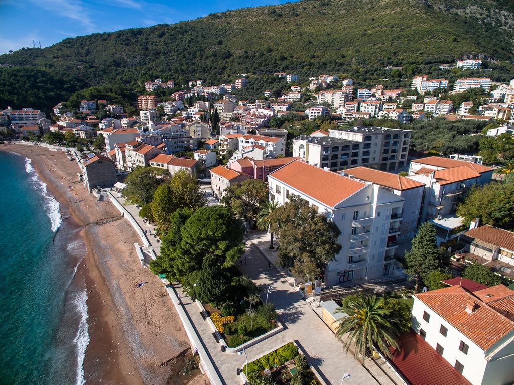 De Lux Apartments Petrovac Екстериор снимка
